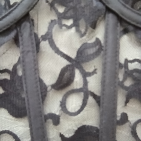 VICTORIAS SECRET GOLD LABEL VINTAGE BLACK LACE CORSET SIZE 36B - Picture 9 of 16